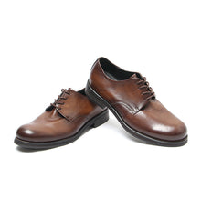 Hand-polished old  British fashion leather shoes derby shoe